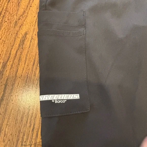 Women’s Sketchers by Barco medium tall jogger scrubs - Picture 9 of 11